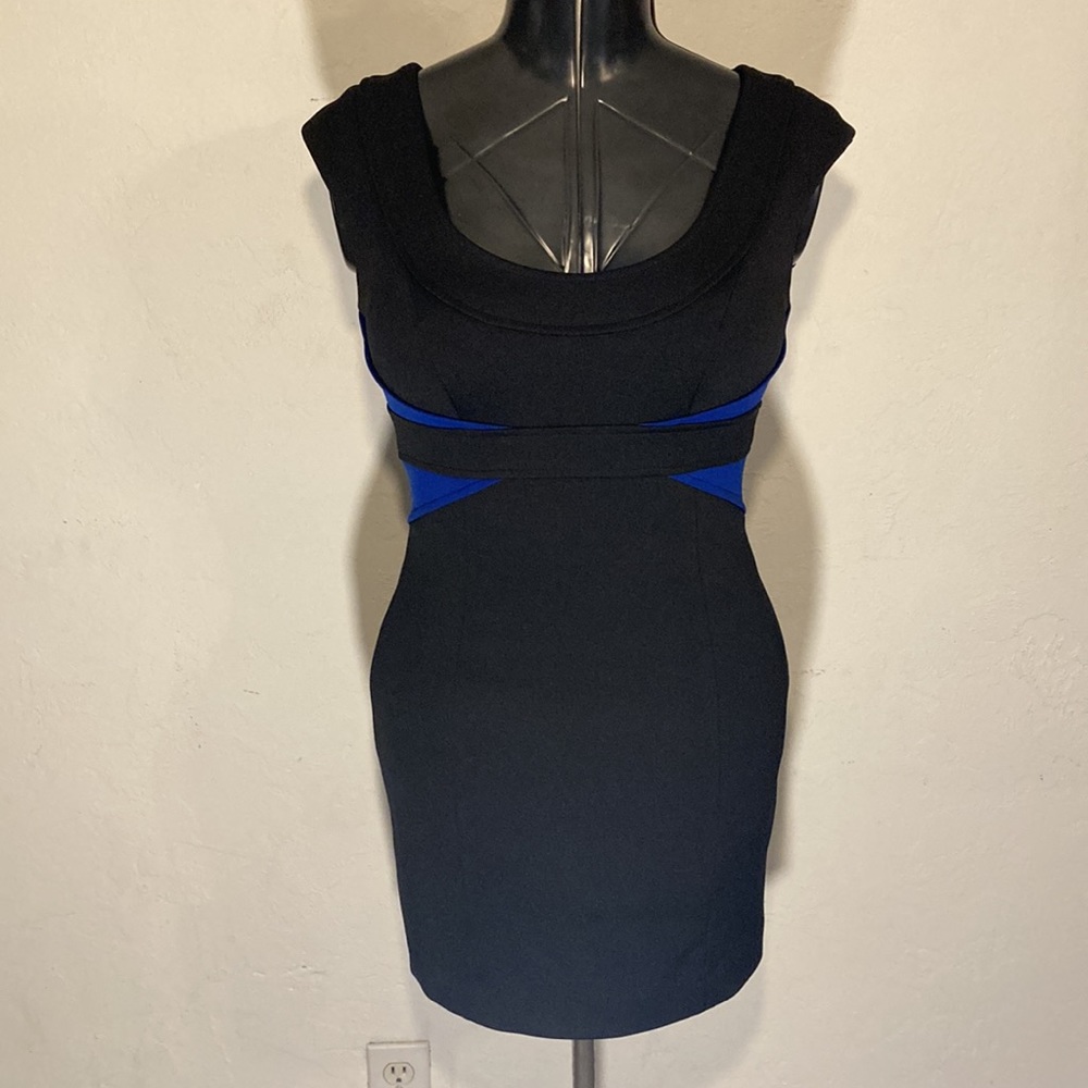 Women’s dress size 6. Sleeveless black with blue accents. Maggy London Brand.